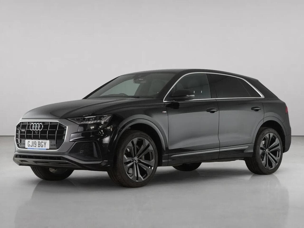 Audi Q8 thumbnail Front Left