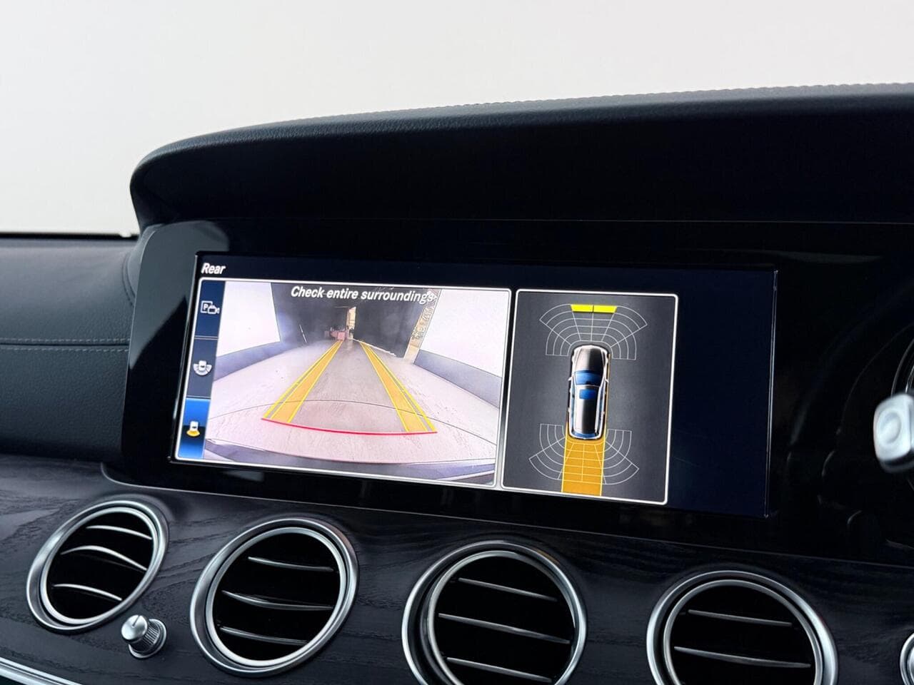 Mercedes-Benz E Class thumbnail Infotainment System