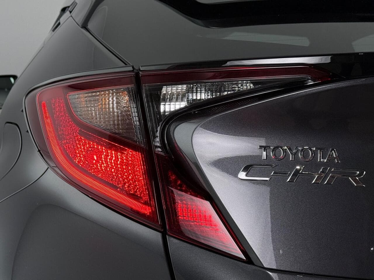 Toyota C-HR thumbnail Lights Rear
