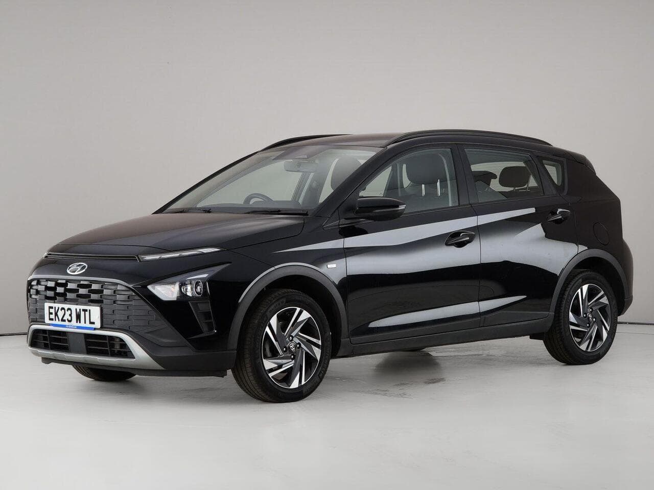 Hyundai BAYON thumbnail Front Left