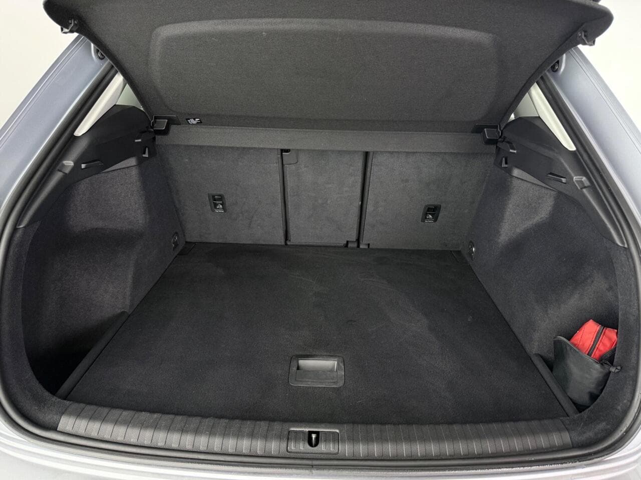 Audi Q3 thumbnail Boot