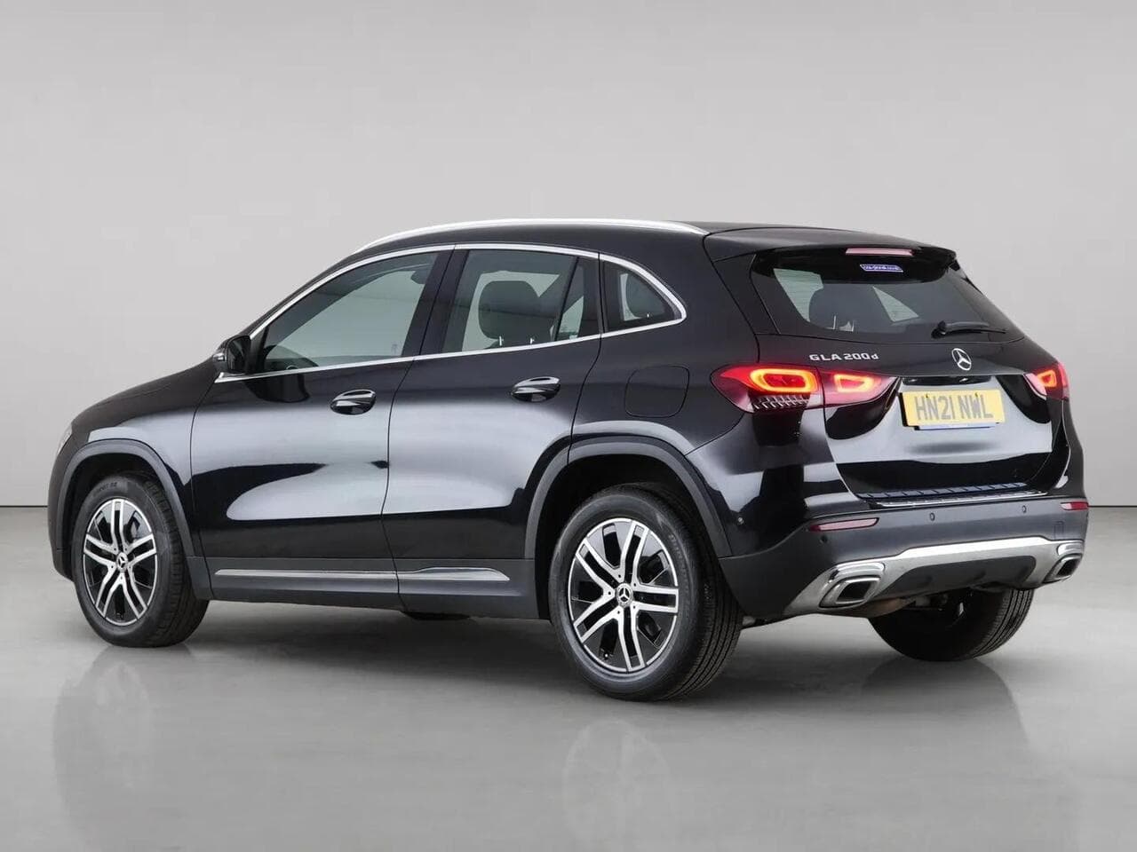 Mercedes-Benz GLA thumbnail Rear Left