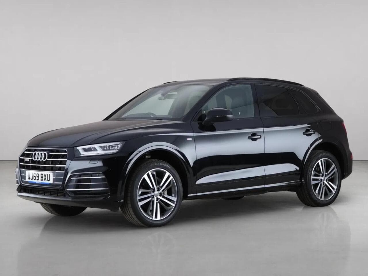 Audi Q5 thumbnail Front Left
