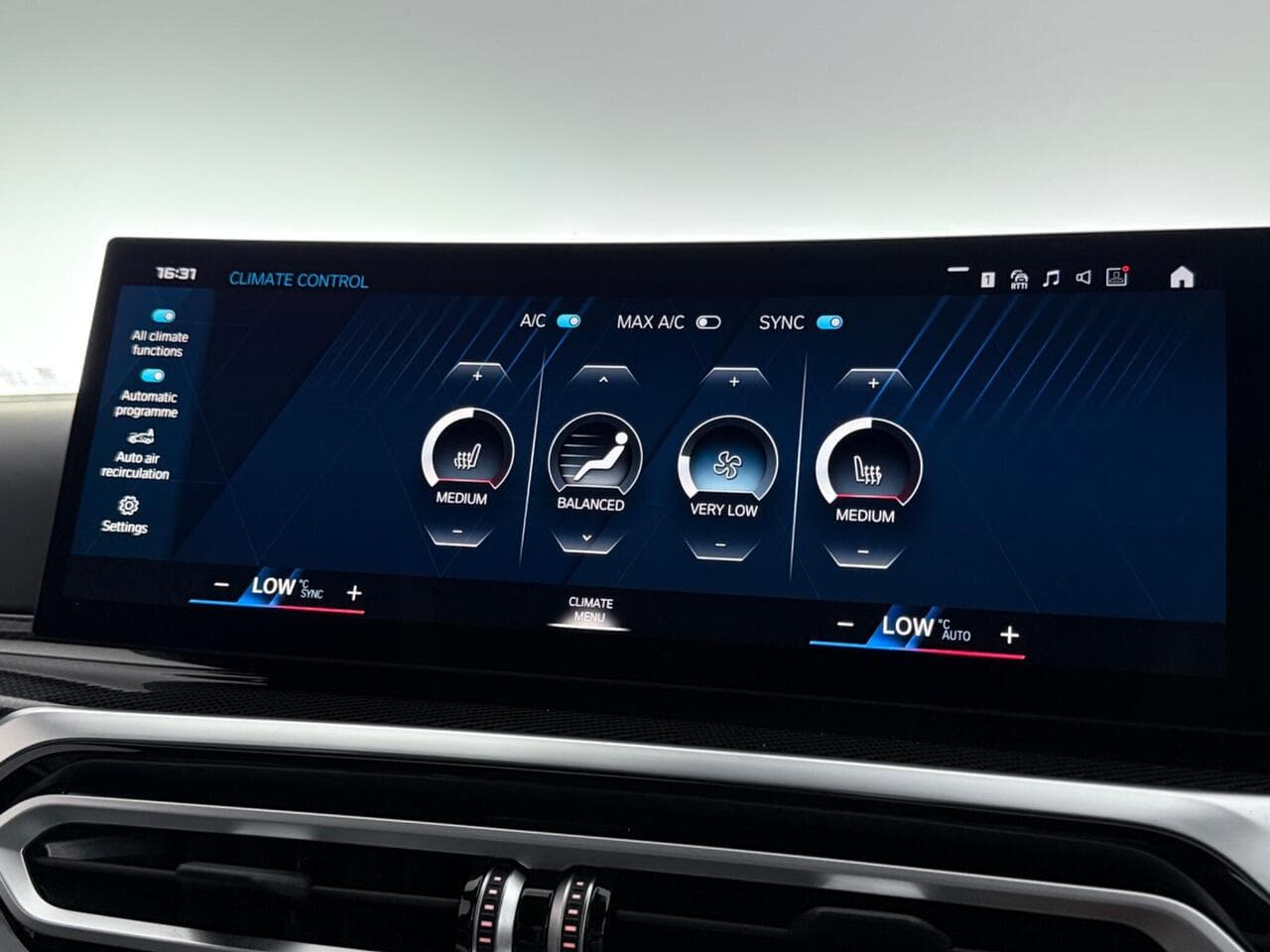 BMW M3 thumbnail Infotainment System