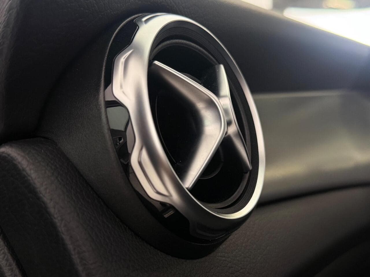 Mercedes-Benz GLA thumbnail Badge Exterior