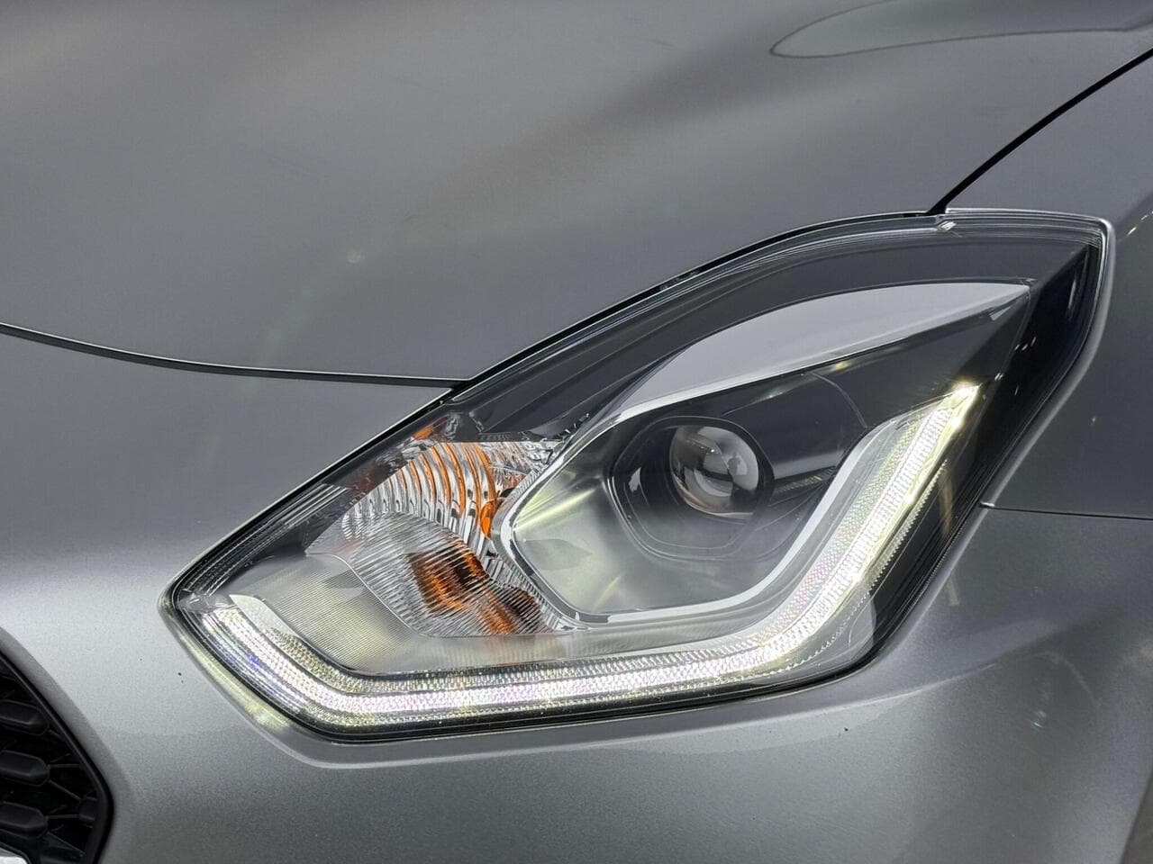 Suzuki Swift thumbnail Lights Front