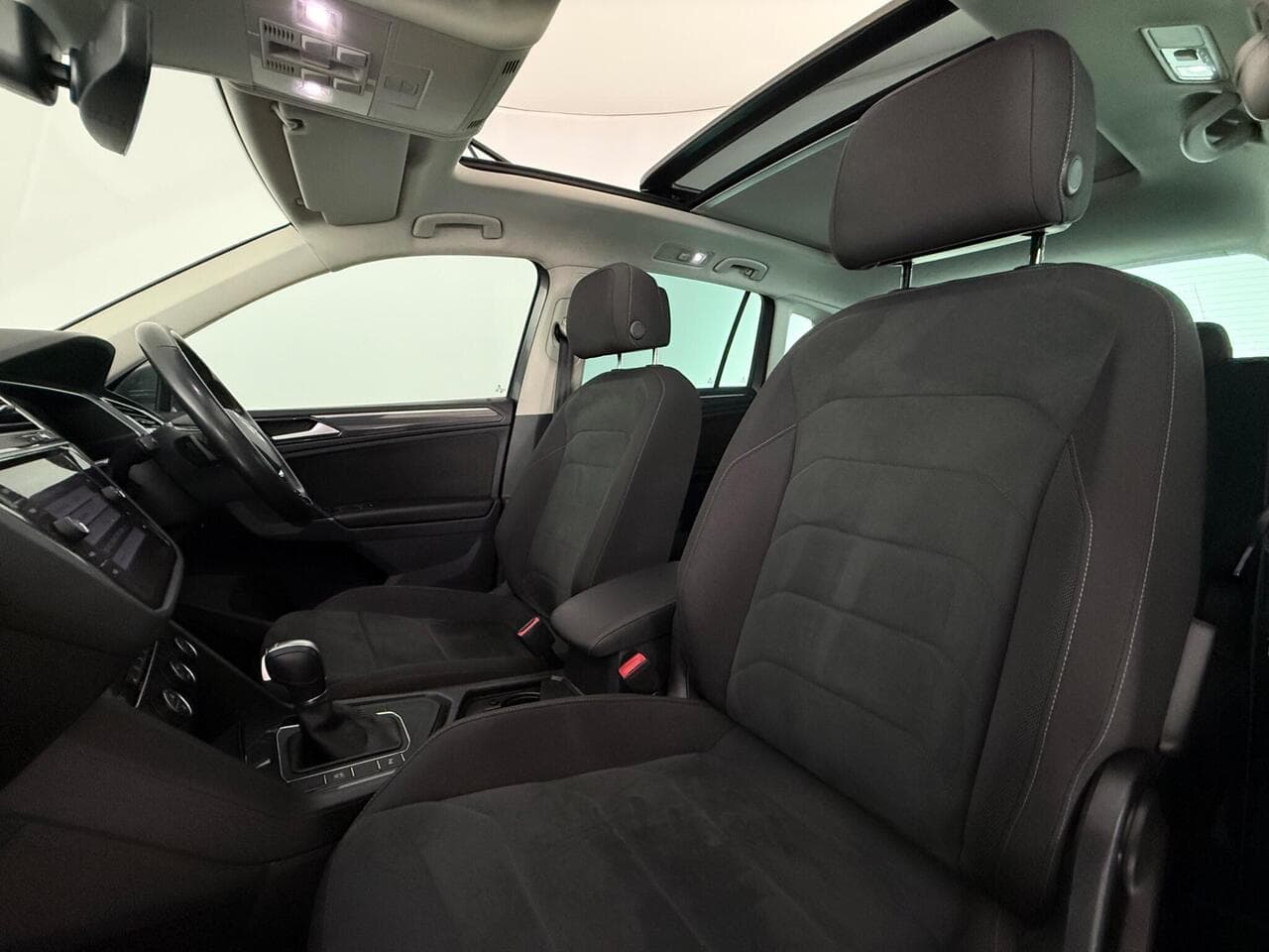Volkswagen Tiguan thumbnail Seat Front Passenger