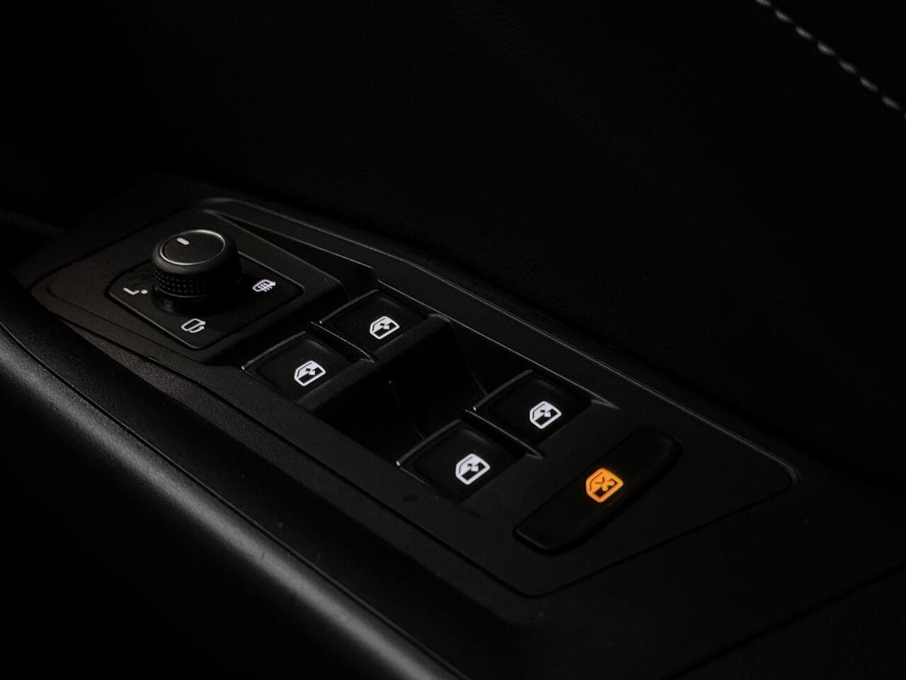 Volkswagen T-Roc thumbnail Misc Controls