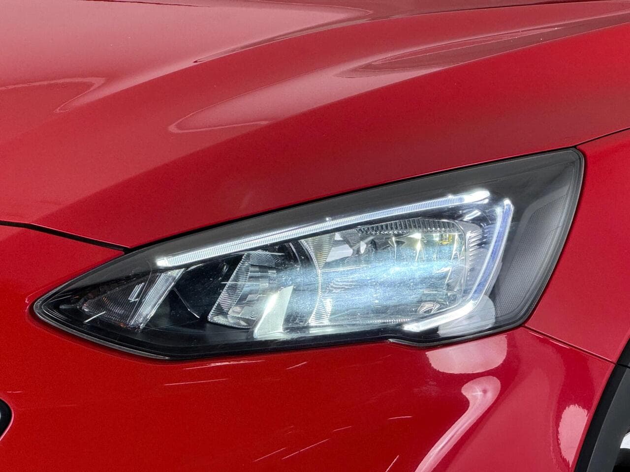 Ford Focus thumbnail Lights Front