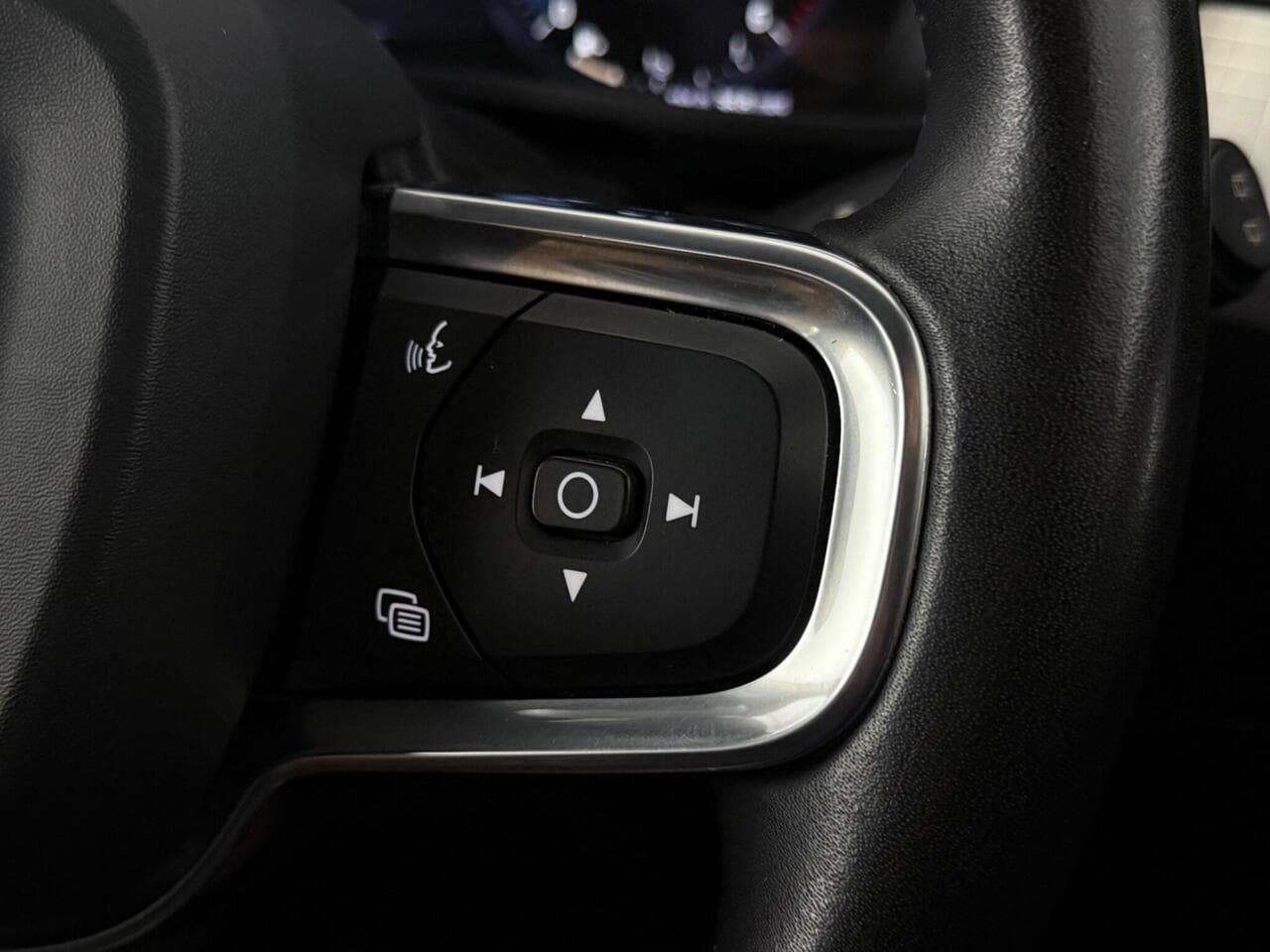 Volvo XC40 thumbnail Misc Controls