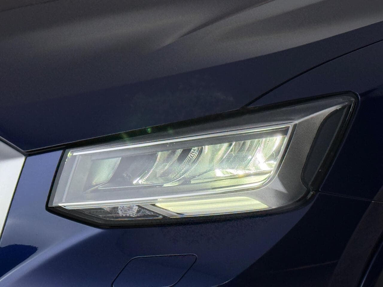 Audi Q2 thumbnail Lights Front