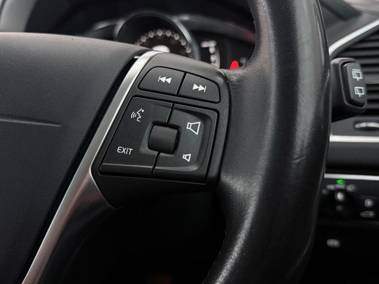 Volvo XC60 thumbnail Misc Controls