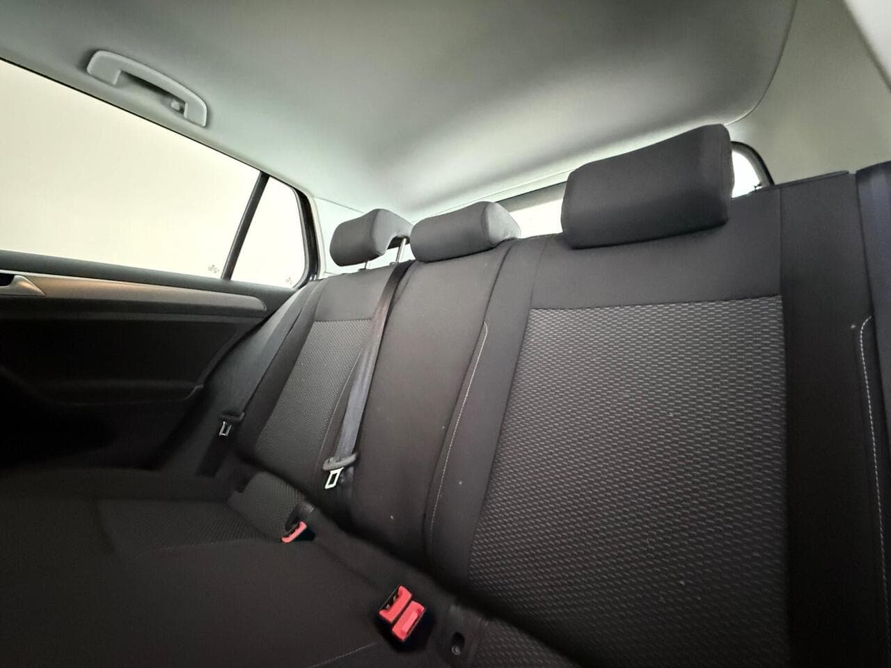 Volkswagen Golf thumbnail Seats Rear