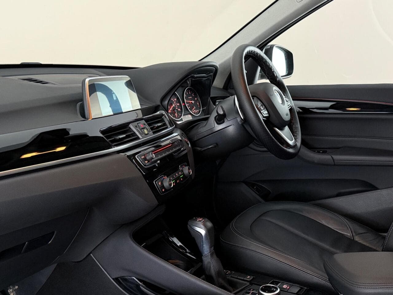 BMW X1 thumbnail Interior Front