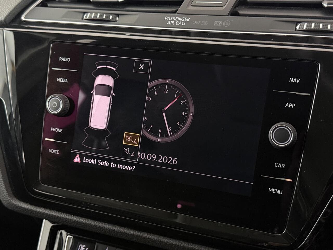 Volkswagen Touran thumbnail Infotainment System