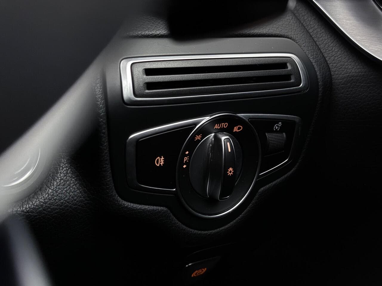Mercedes-Benz C Class thumbnail Misc Controls