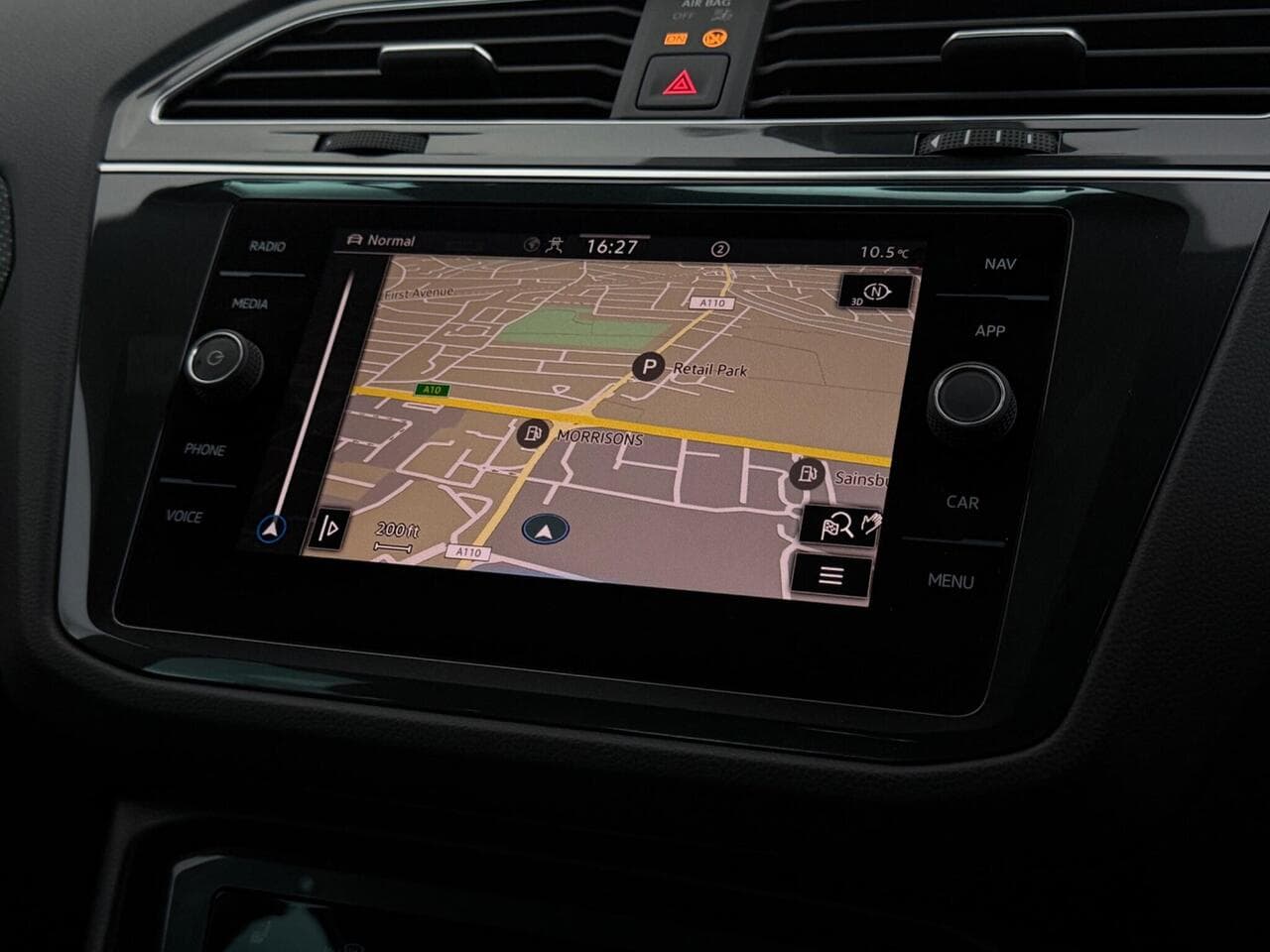 Volkswagen Tiguan thumbnail Infotainment System