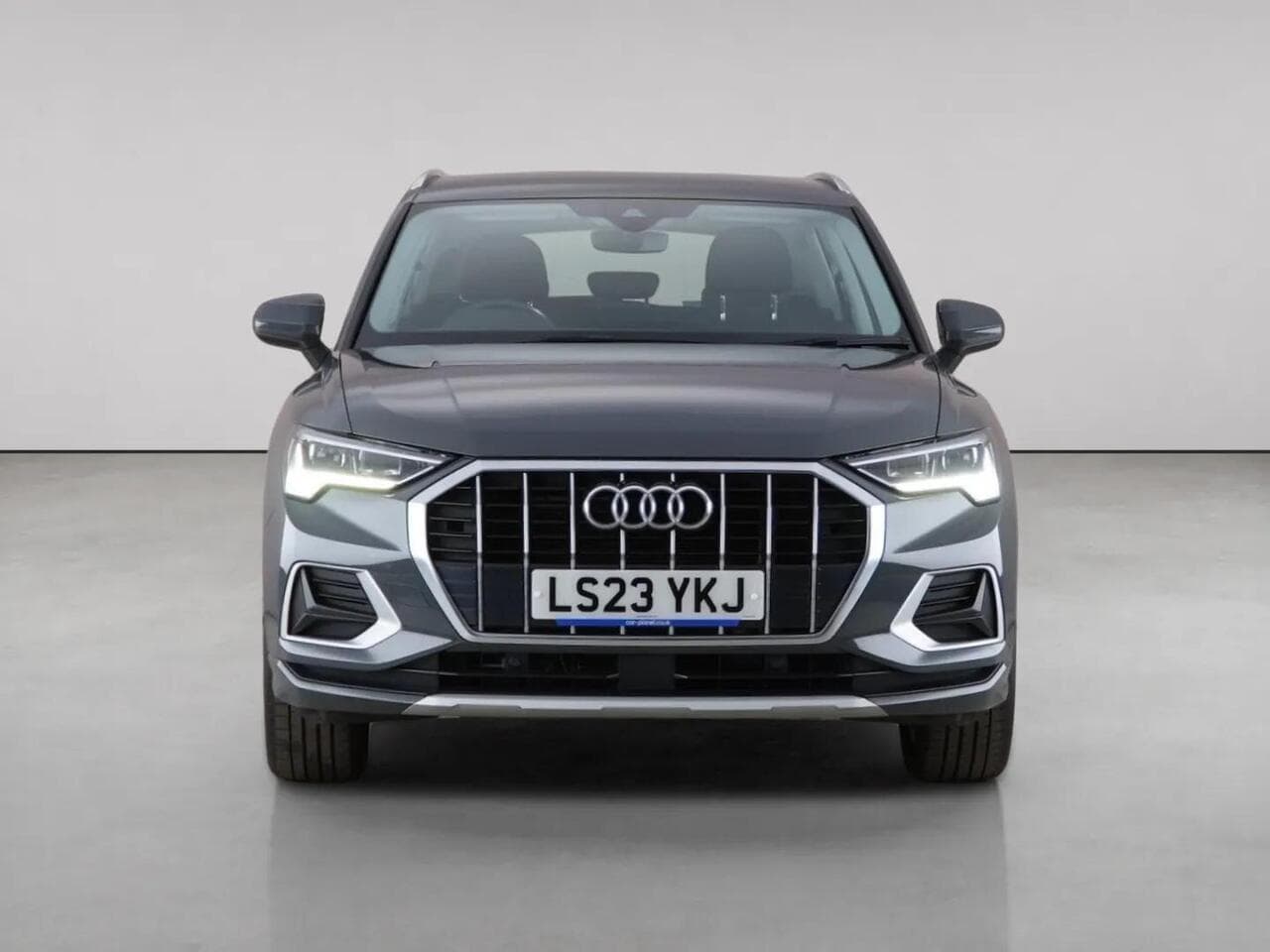 Audi Q3 thumbnail Front