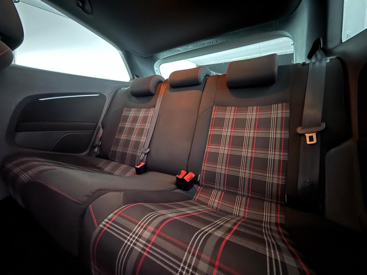 Volkswagen Polo thumbnail Seats Rear