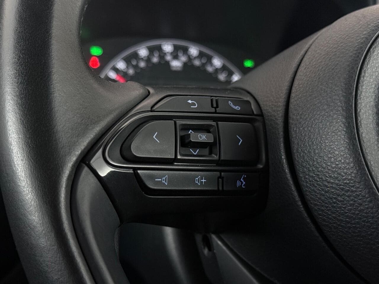 Toyota Aygo X thumbnail Misc Controls