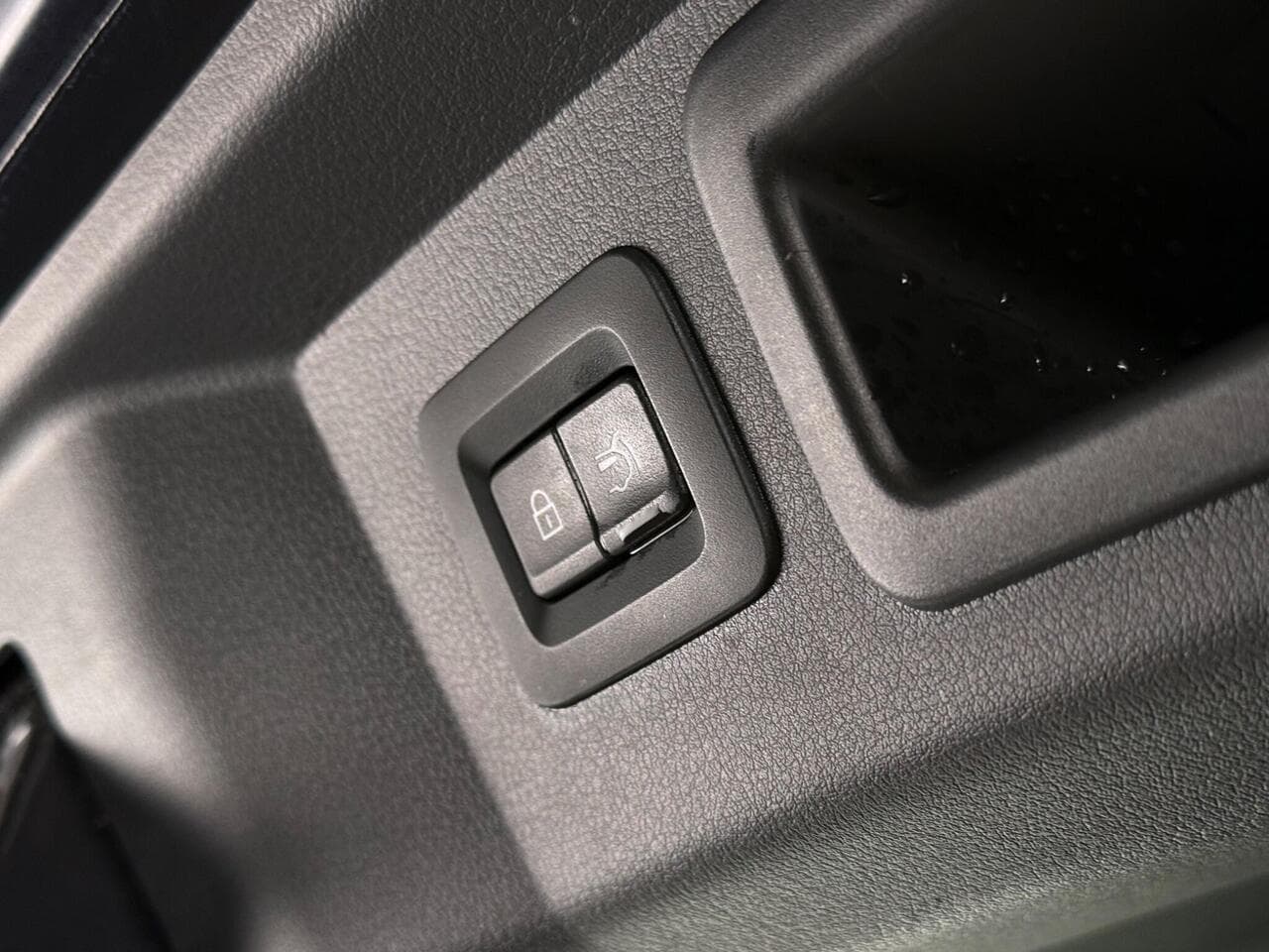 Mazda CX-60 thumbnail Misc Controls