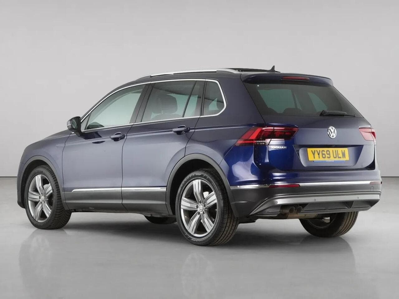Volkswagen Tiguan thumbnail Rear Left