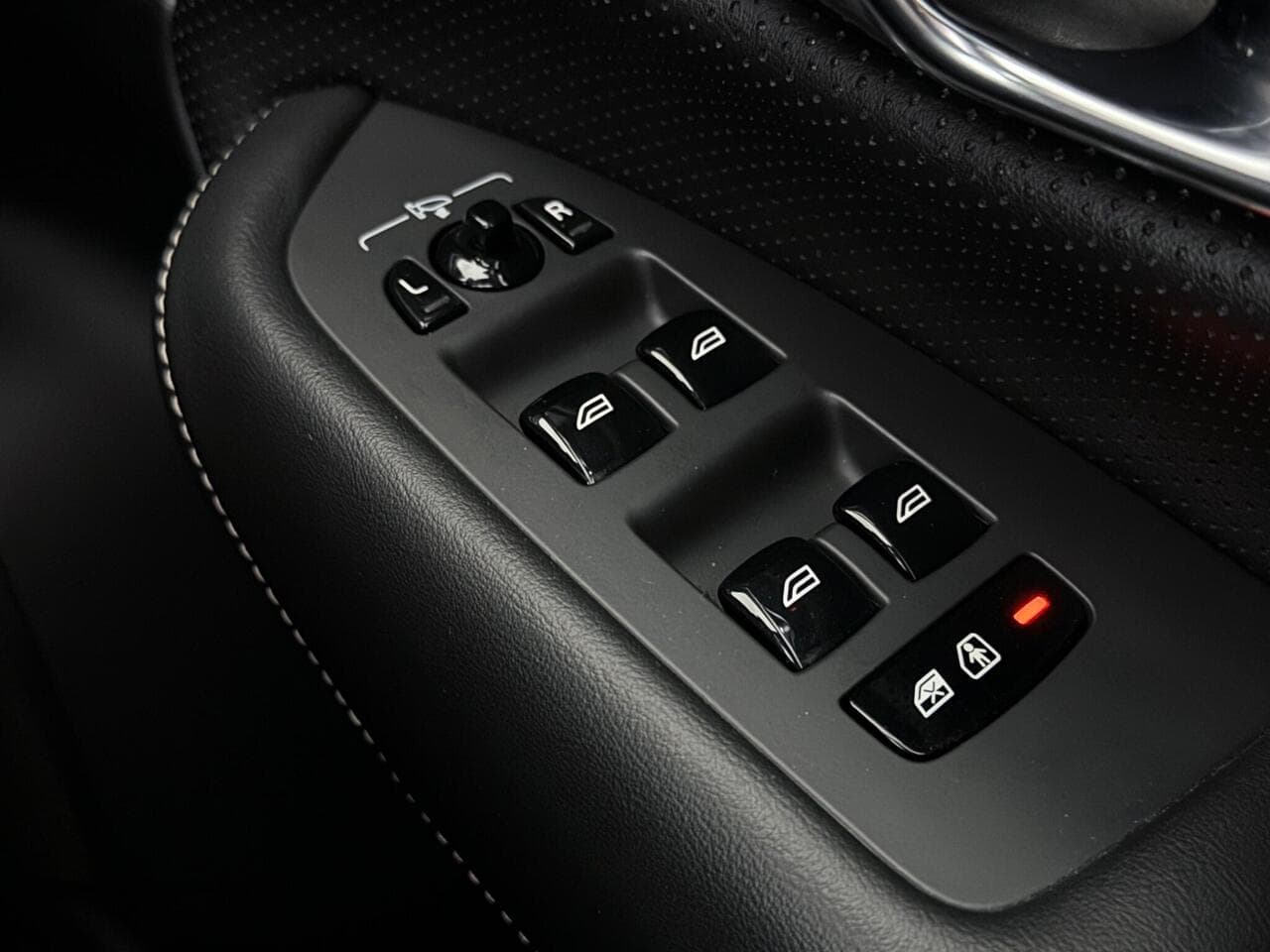 Volvo XC90 thumbnail Misc Controls