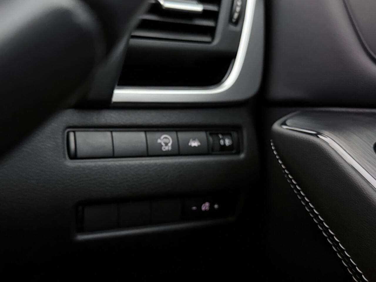 Nissan Qashqai thumbnail Misc Controls