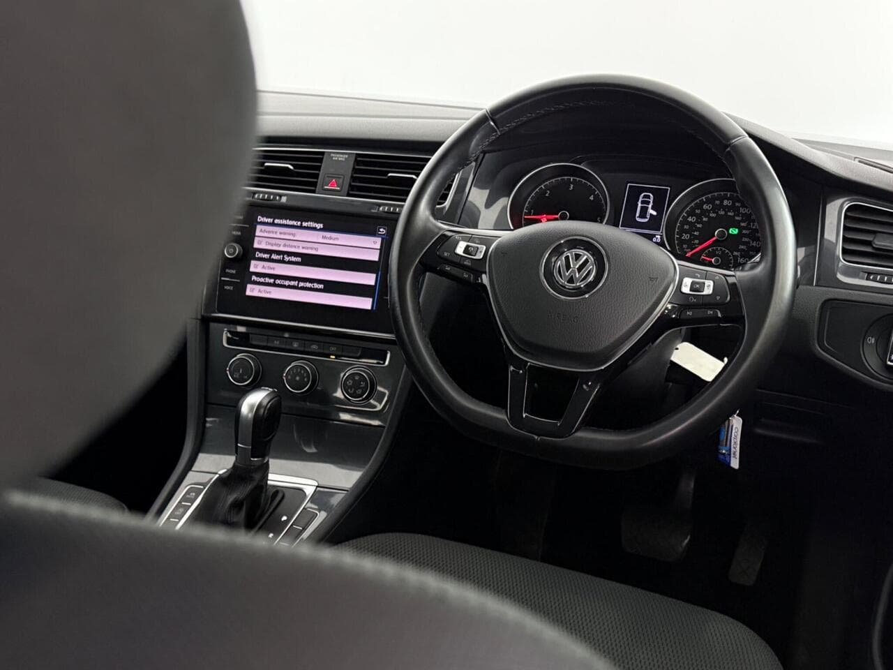 Volkswagen Golf thumbnail Steering Wheel