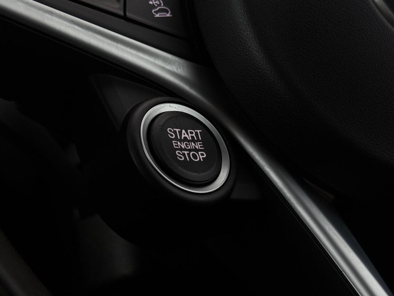 Alfa Romeo Stelvio thumbnail Misc Controls