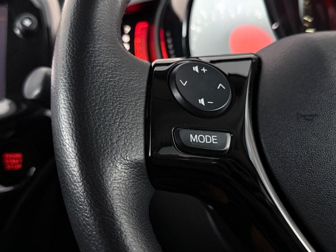 Peugeot 108 thumbnail Misc Controls