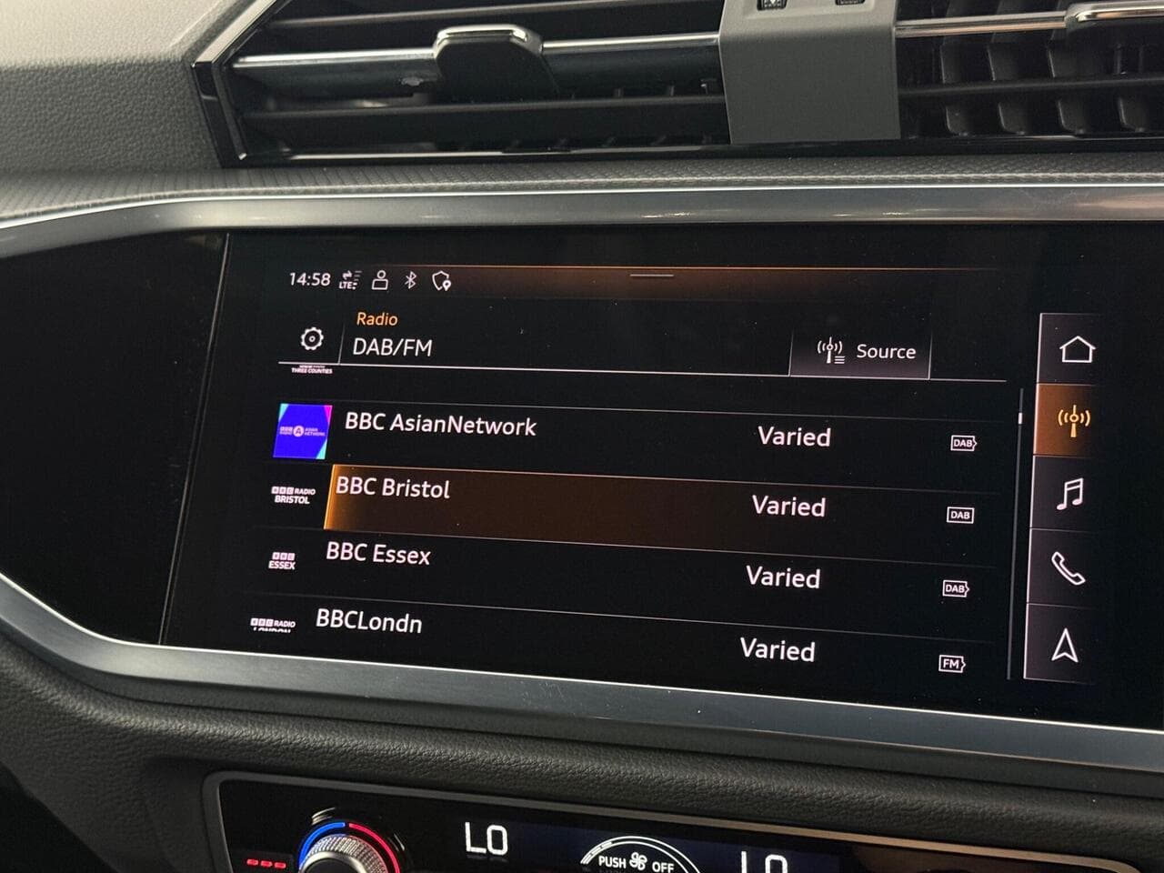 Audi Q3 thumbnail Infotainment System