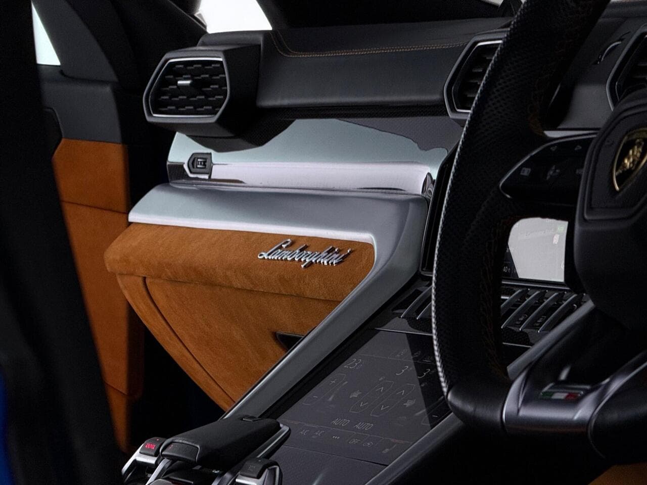 Lamborghini Urus thumbnail Misc Controls