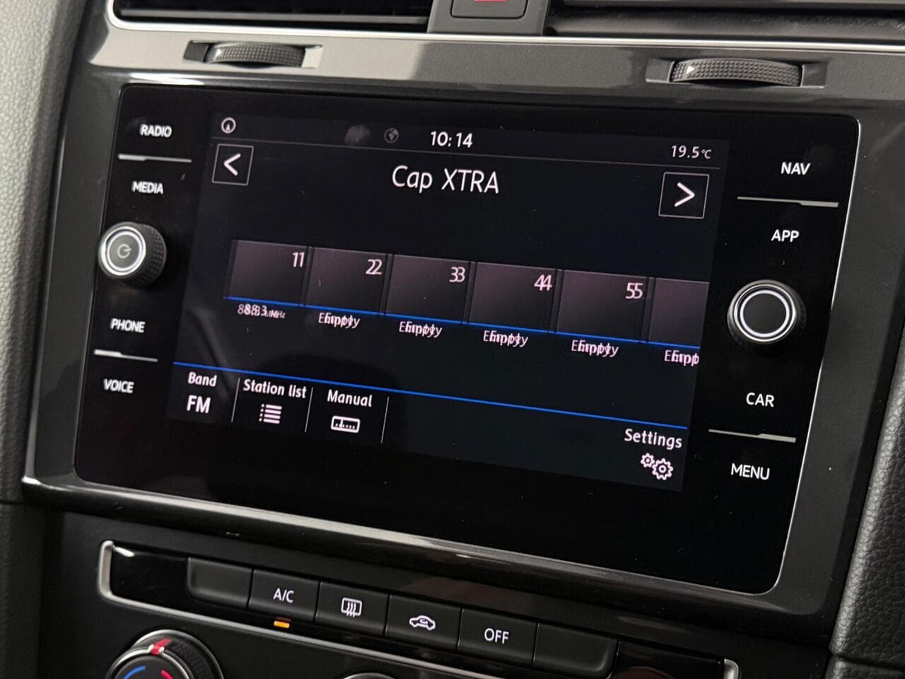 Volkswagen Golf thumbnail Infotainment System