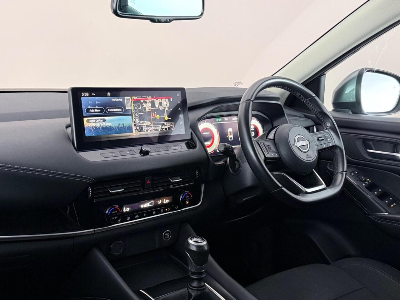 Nissan Qashqai thumbnail Interior Front