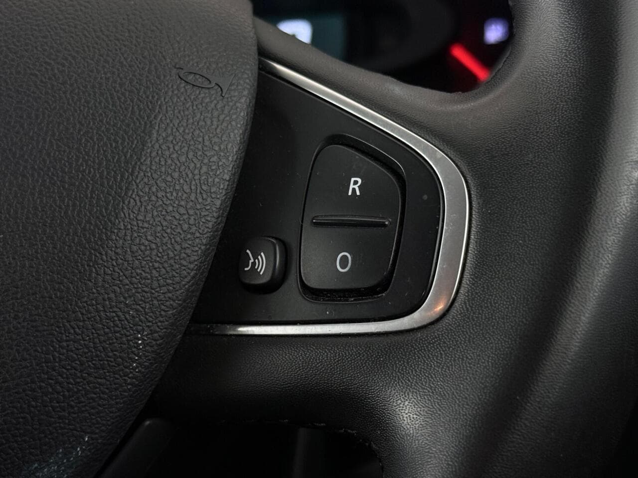 Renault Captur thumbnail Misc Controls