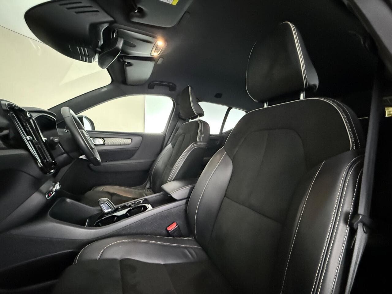 Volvo XC40 thumbnail Seat Front Passenger