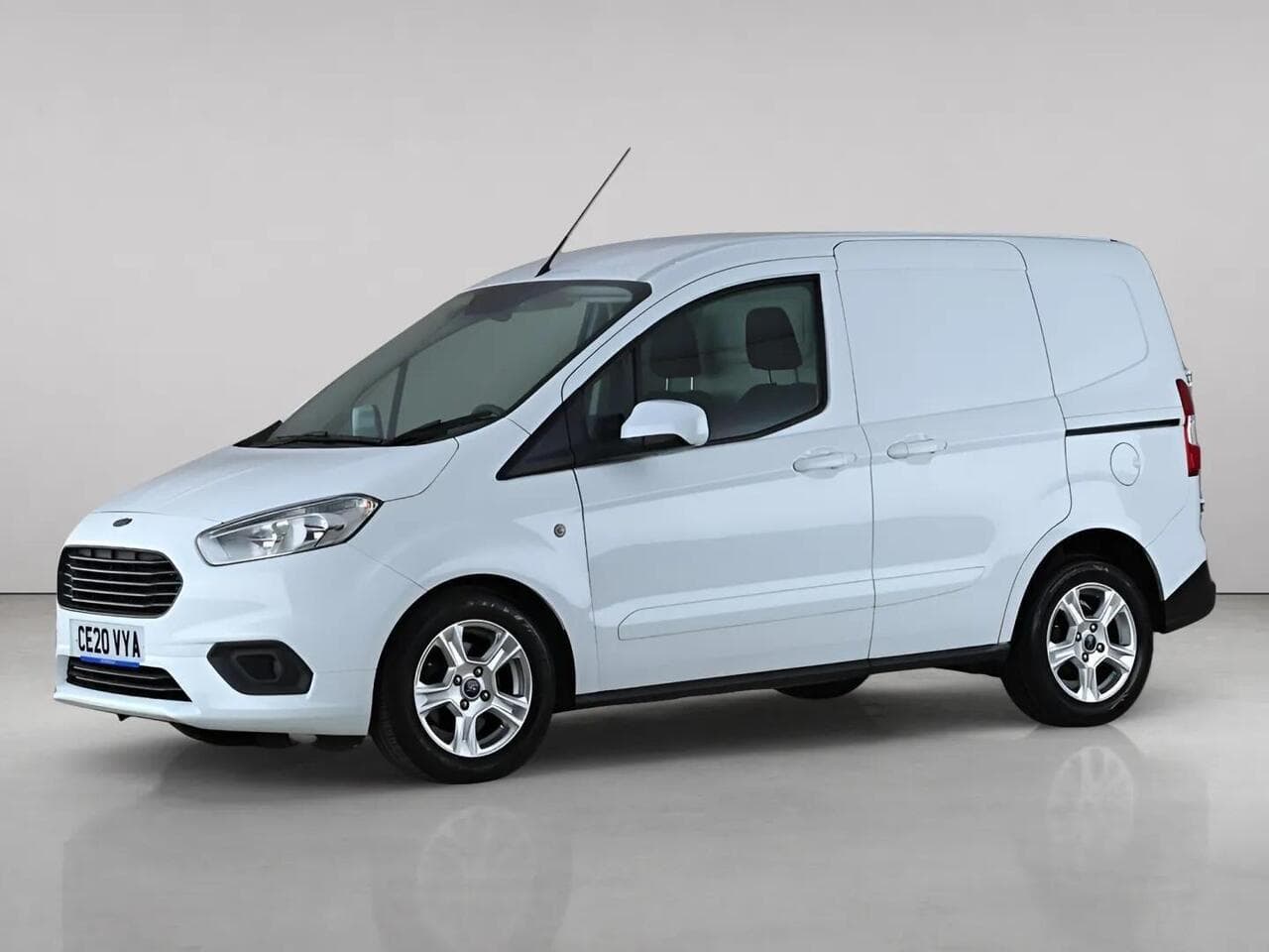 Ford Transit Courier thumbnail Front Left