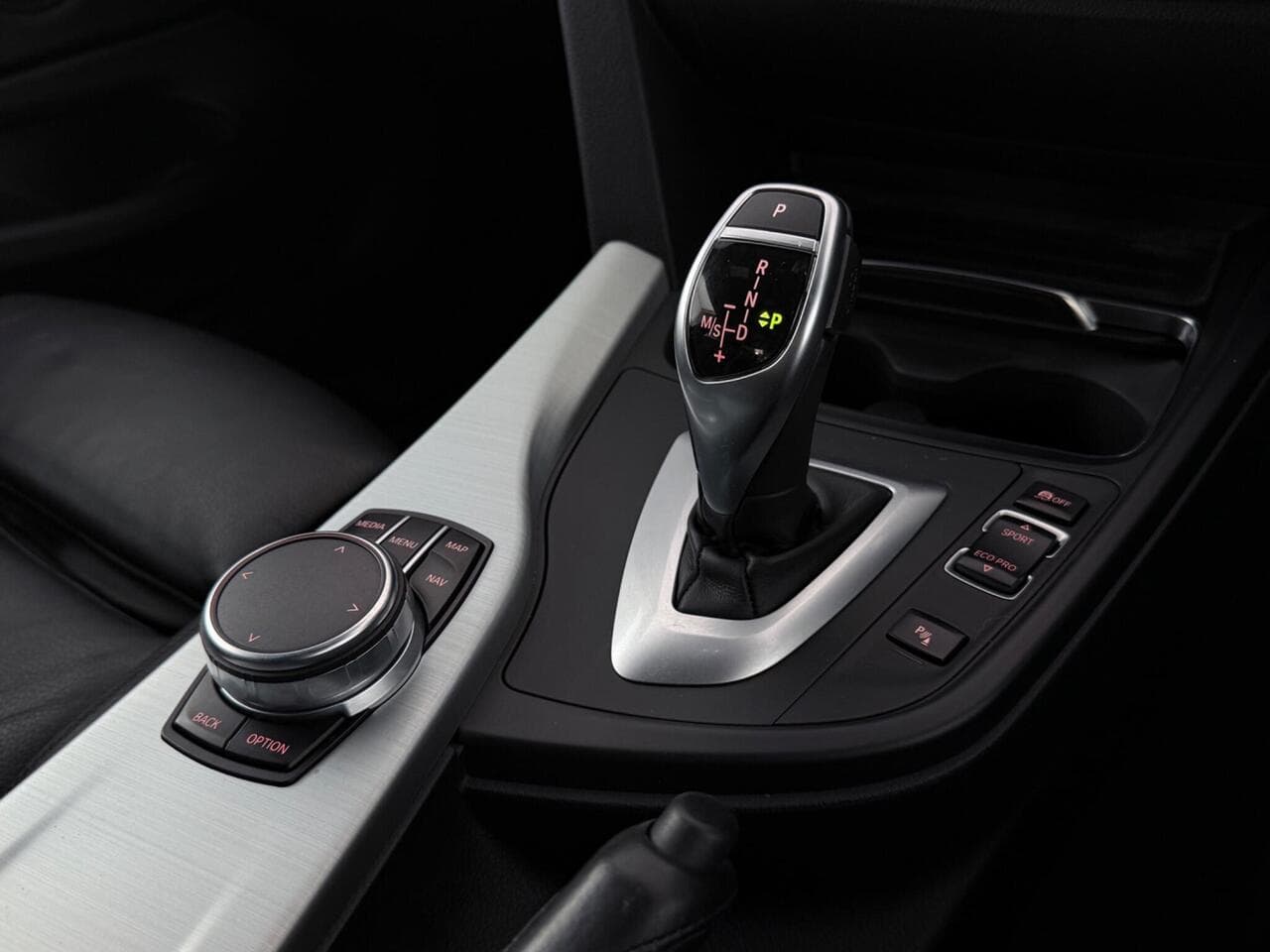 BMW 4 Series thumbnail Interior Front