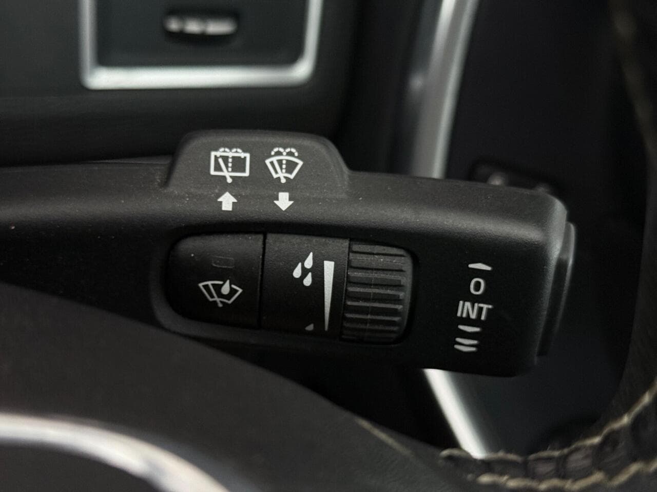 Volvo XC60 thumbnail Misc Controls