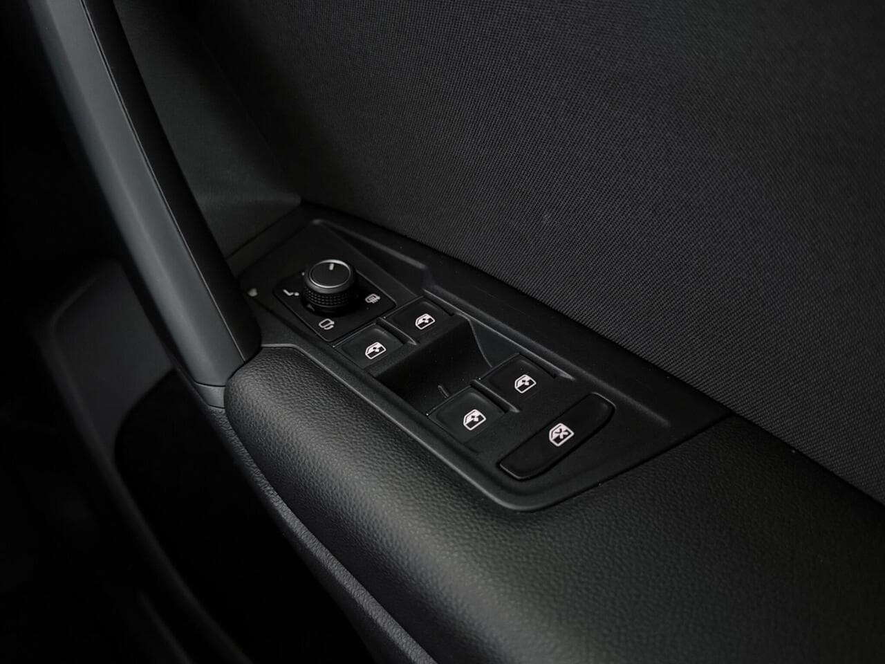 Volkswagen Tiguan thumbnail Misc Controls