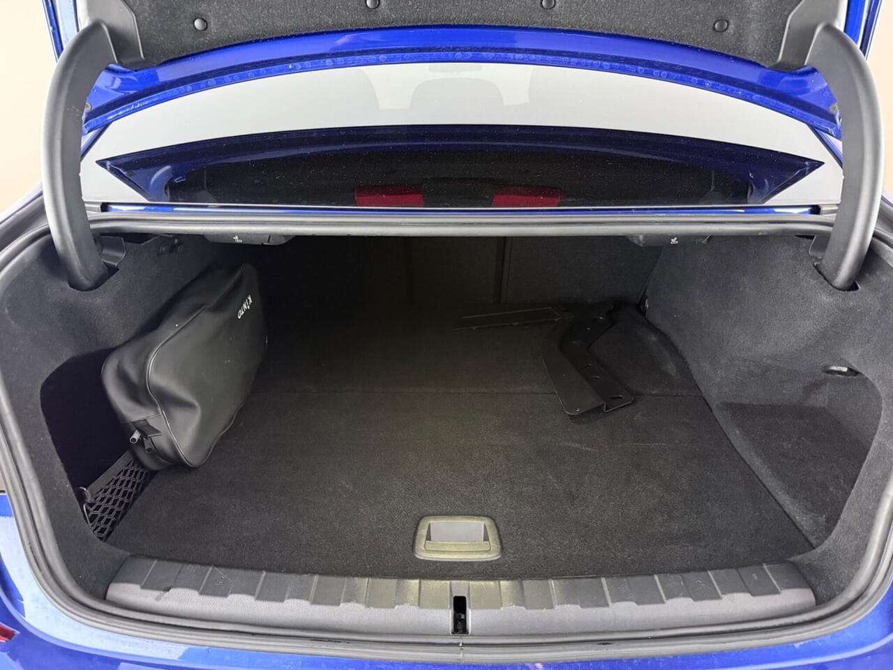 BMW 3 Series thumbnail Boot