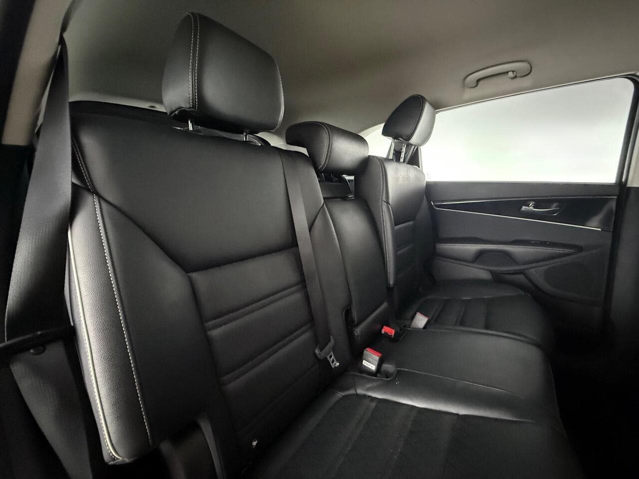 Kia Sorento thumbnail Seats Rear