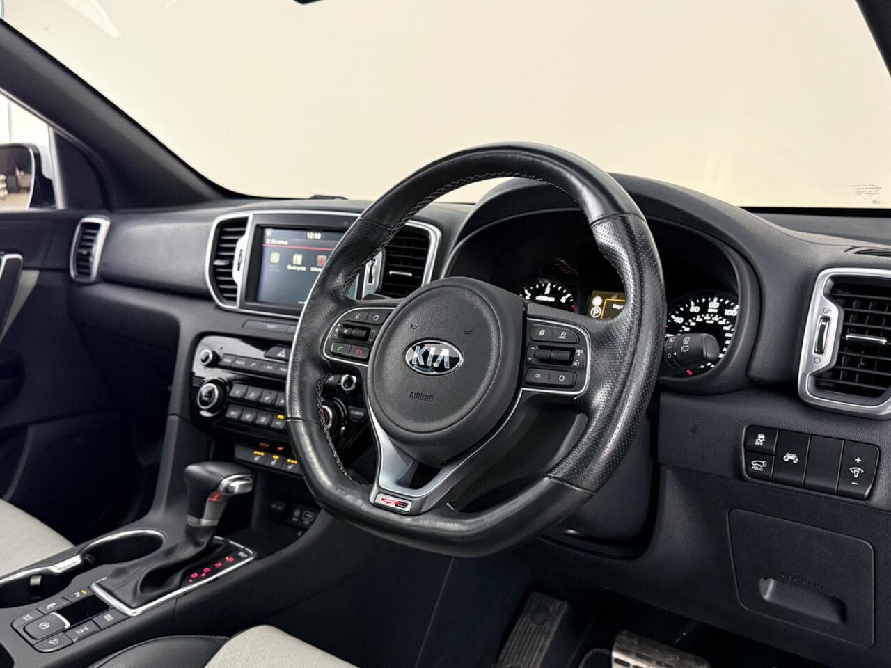 Kia Sportage thumbnail Interior Front