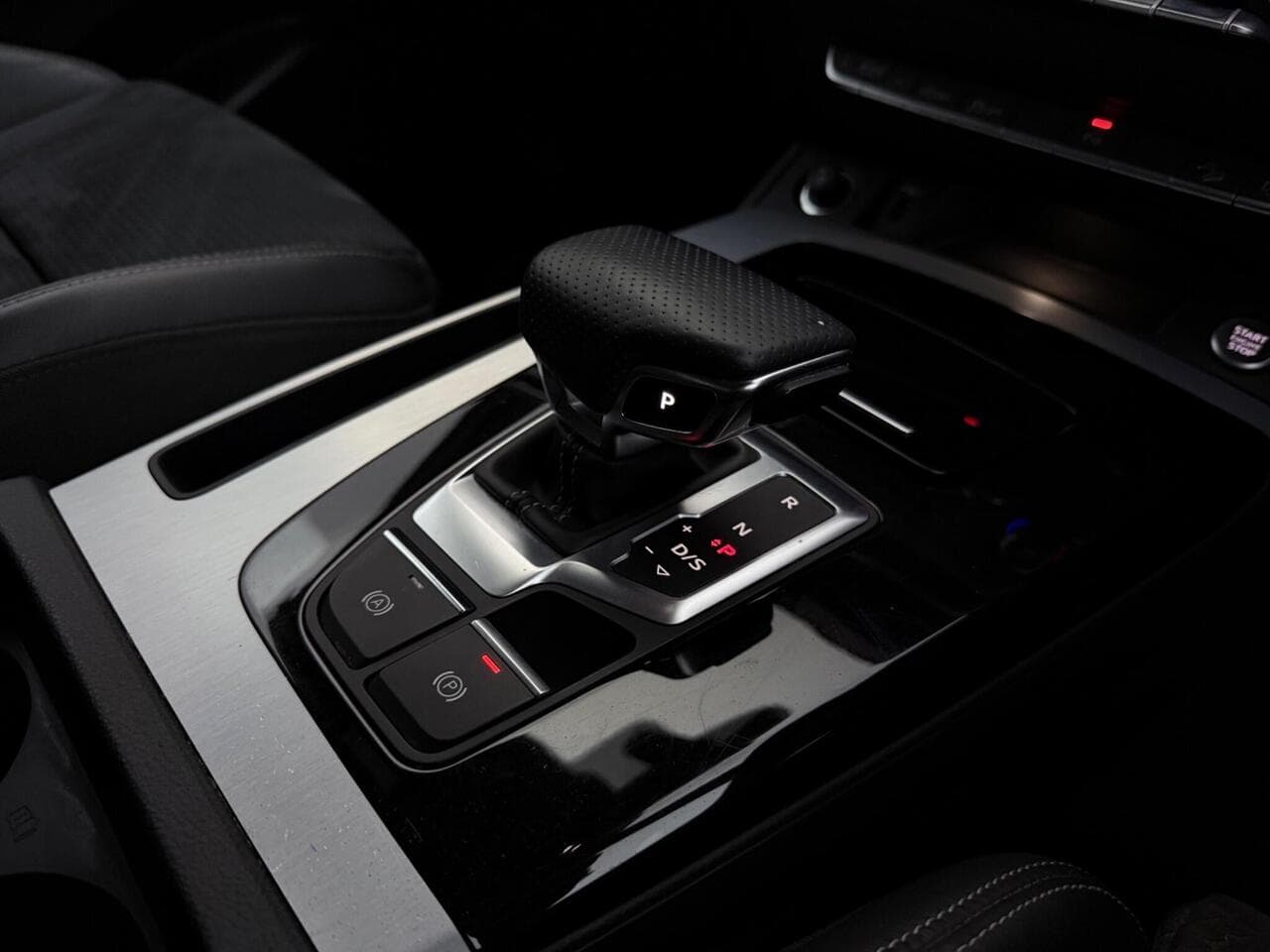 Audi Q5 thumbnail Interior Front