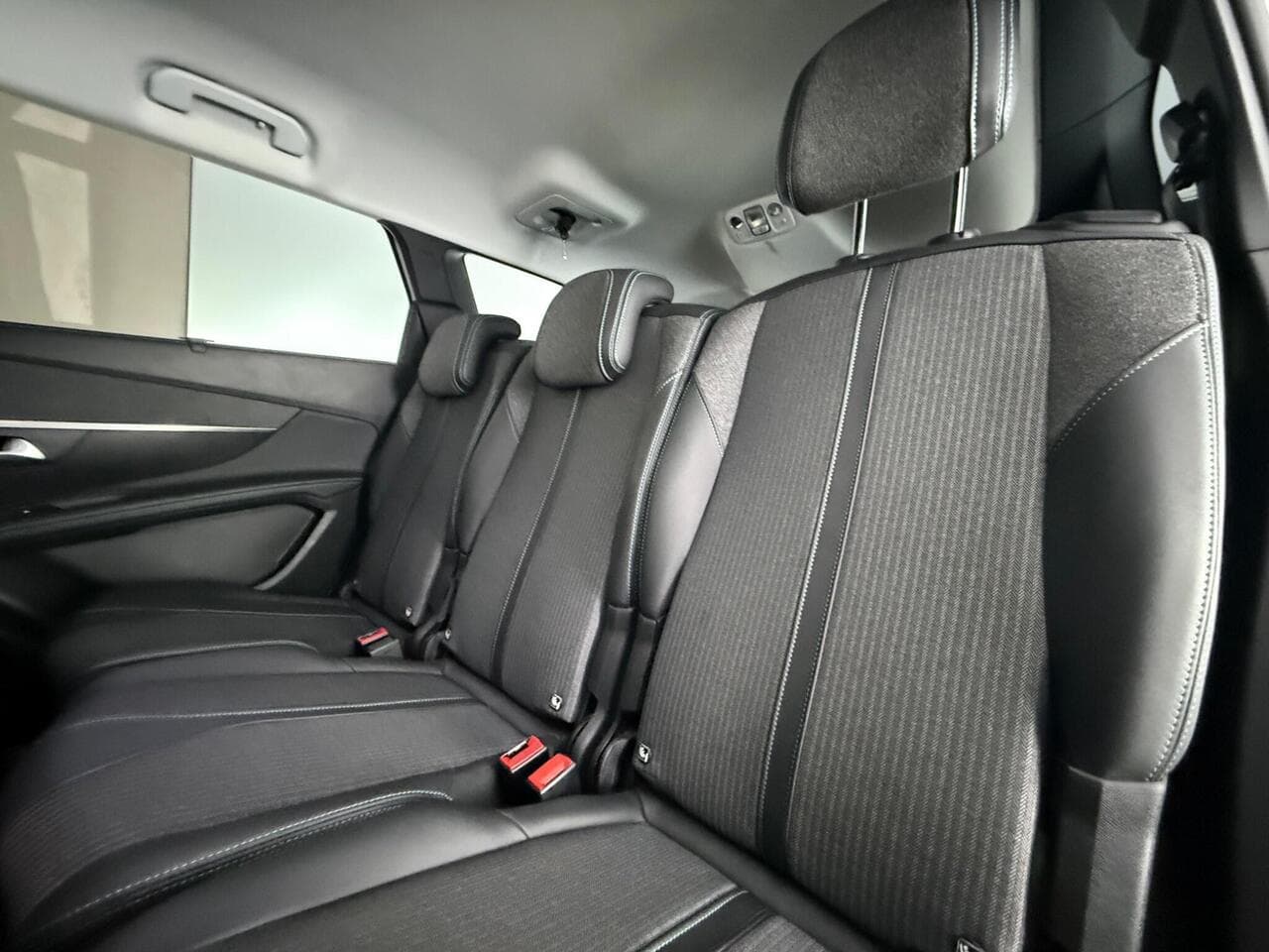 Peugeot 5008 thumbnail Seats Rear