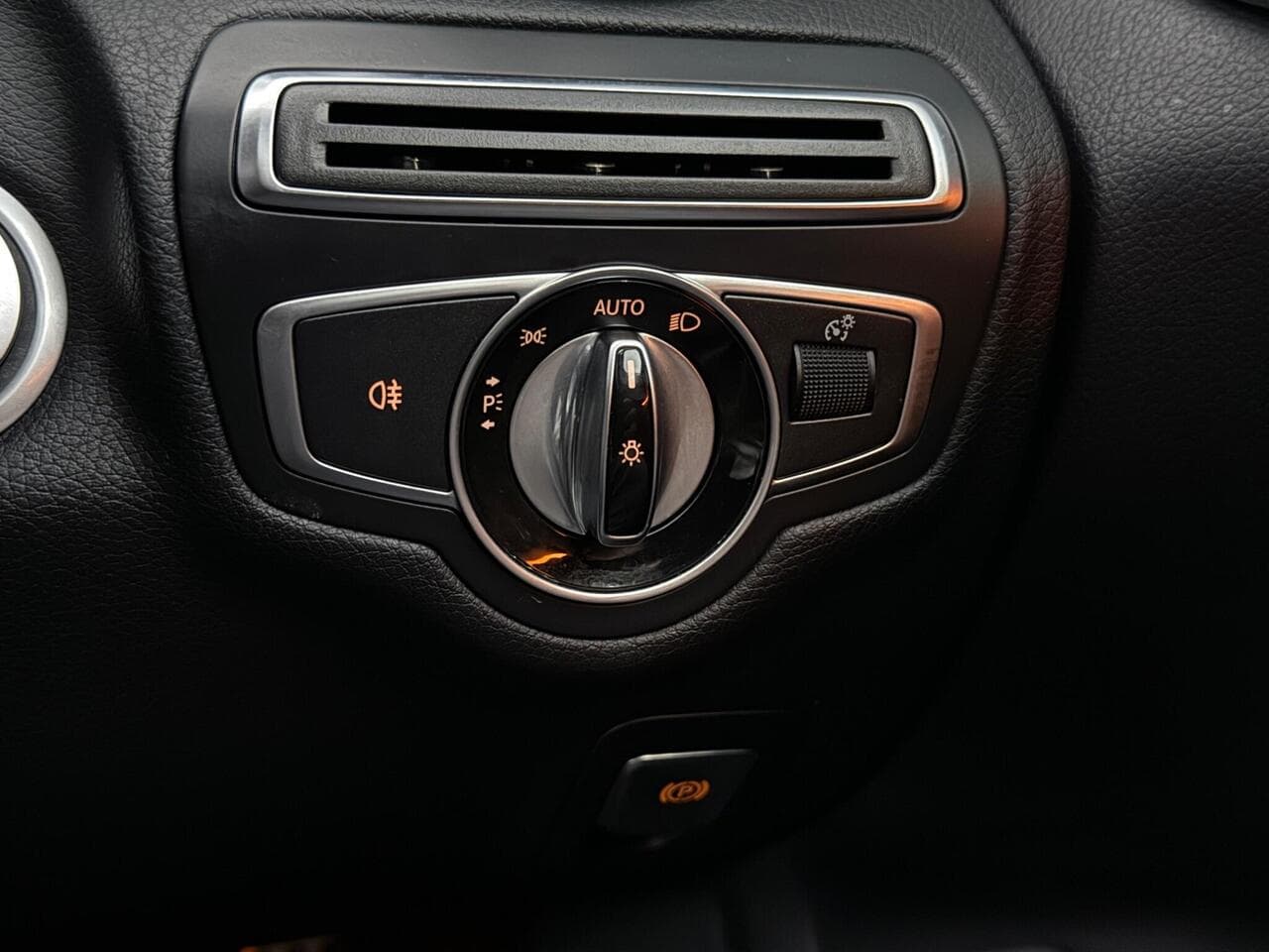 Mercedes-Benz C Class thumbnail Misc Controls