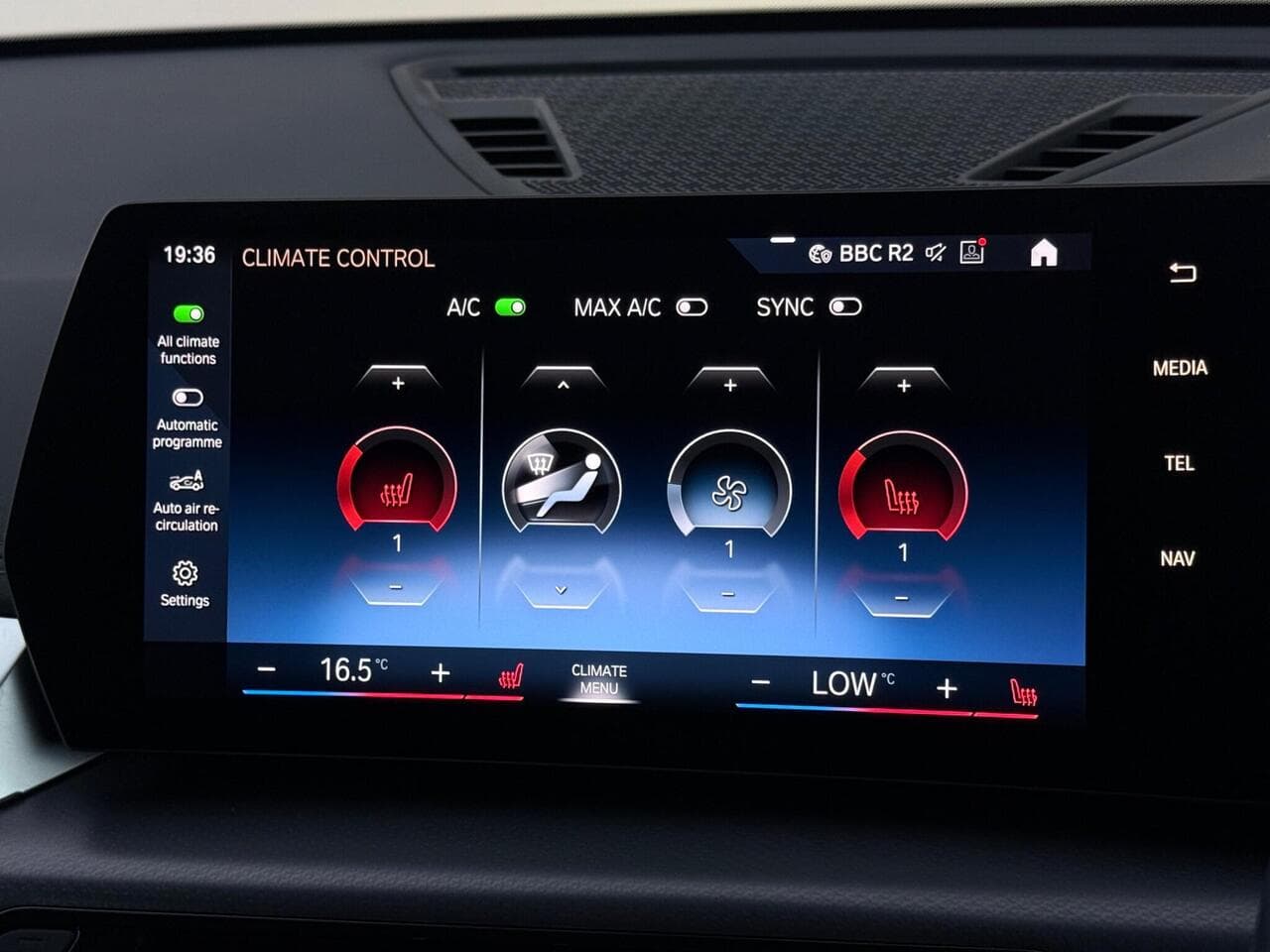 BMW iX1 thumbnail Infotainment System