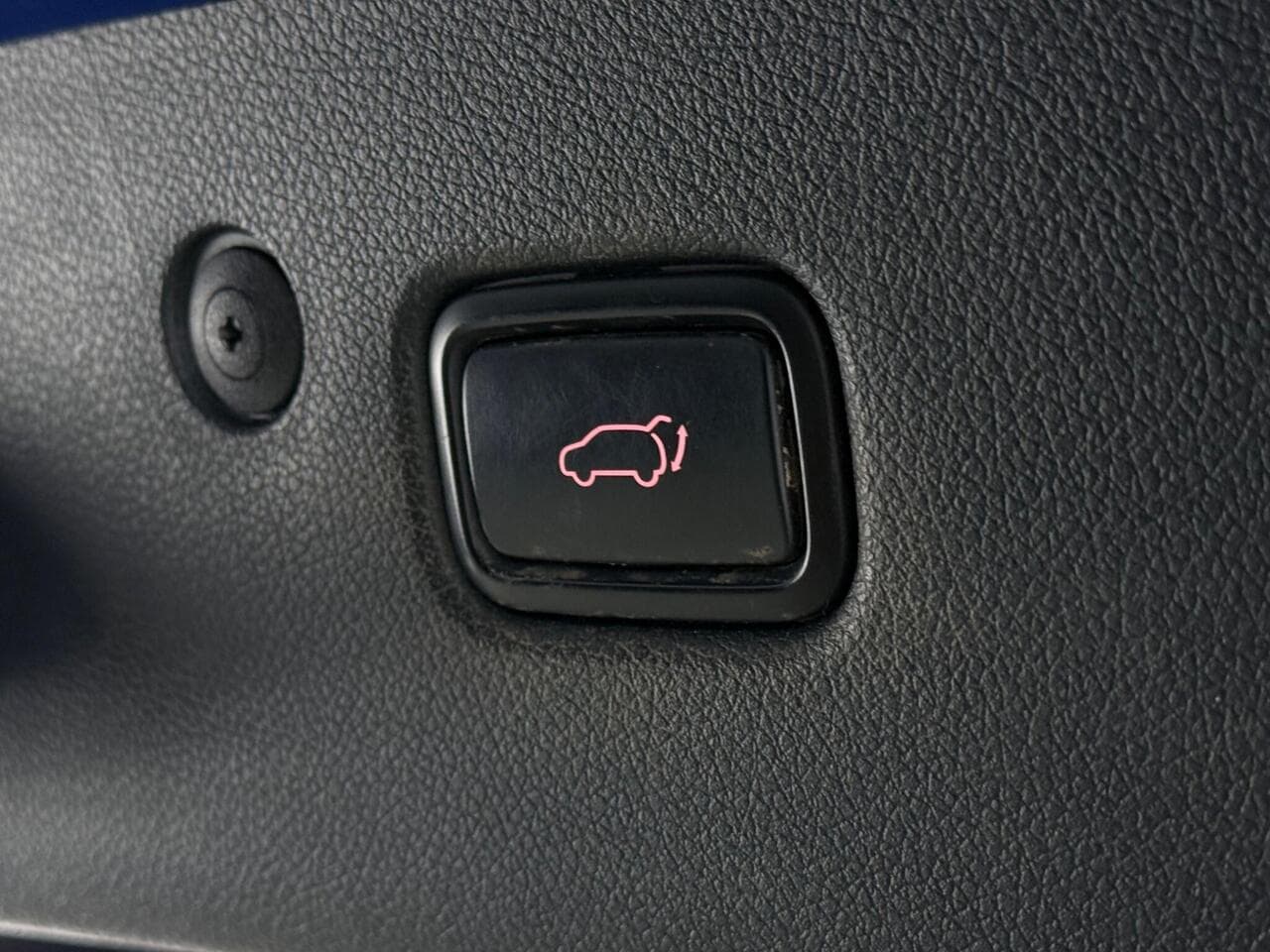 Kia Sportage thumbnail Misc Controls