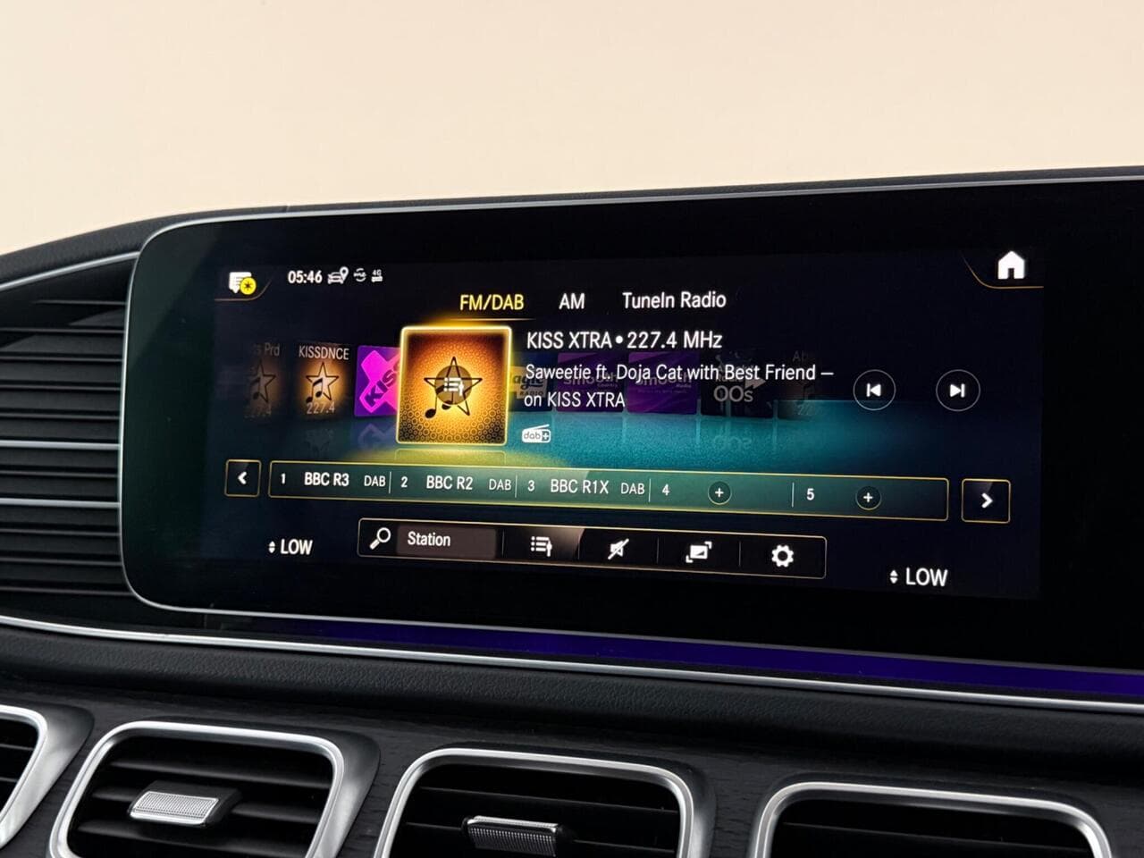 Mercedes-Benz GLE thumbnail Infotainment System